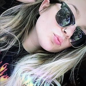 Meet your Posher, Alexandrya